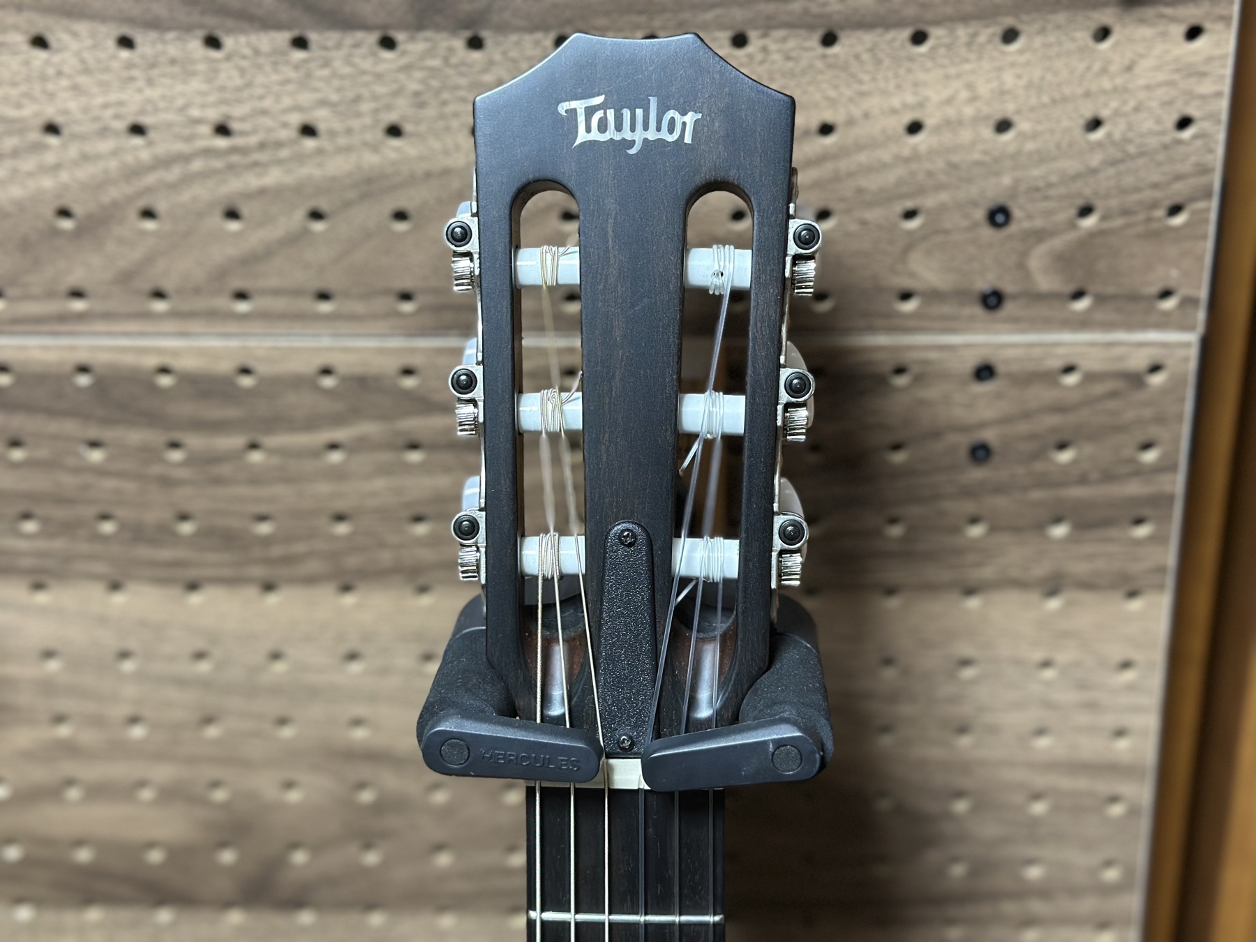 Taylor エレガットのスロッテッドヘッド
