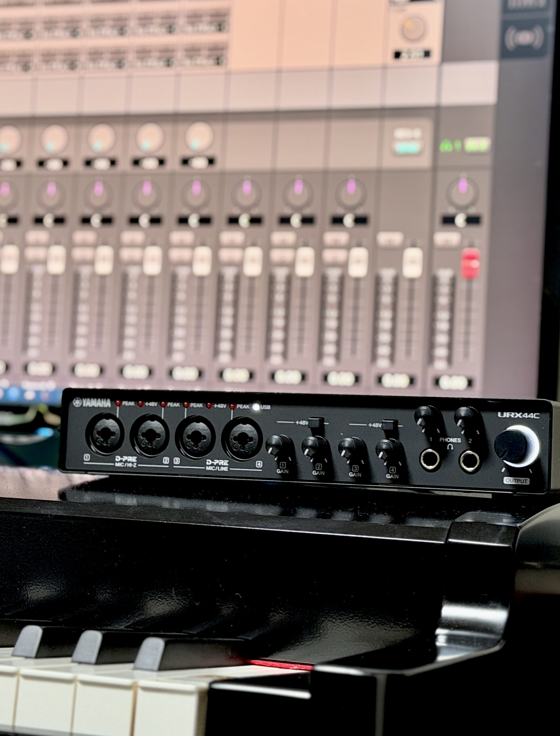 YAMAHA URX44C:制作画面とフロントパネル