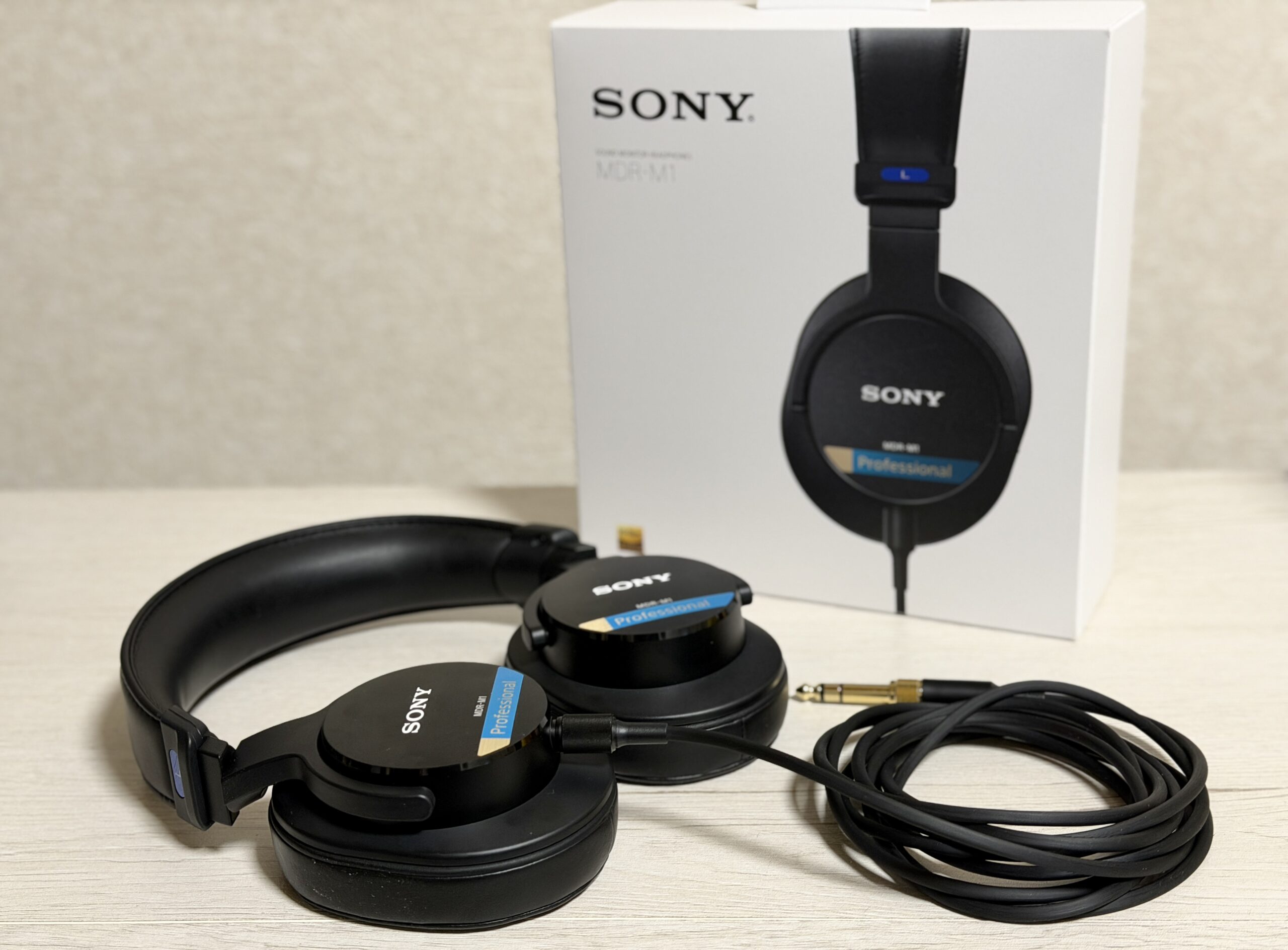 レコーディング・Mixで使用するSONY MDR-M1ヘッドホンとパッケージ