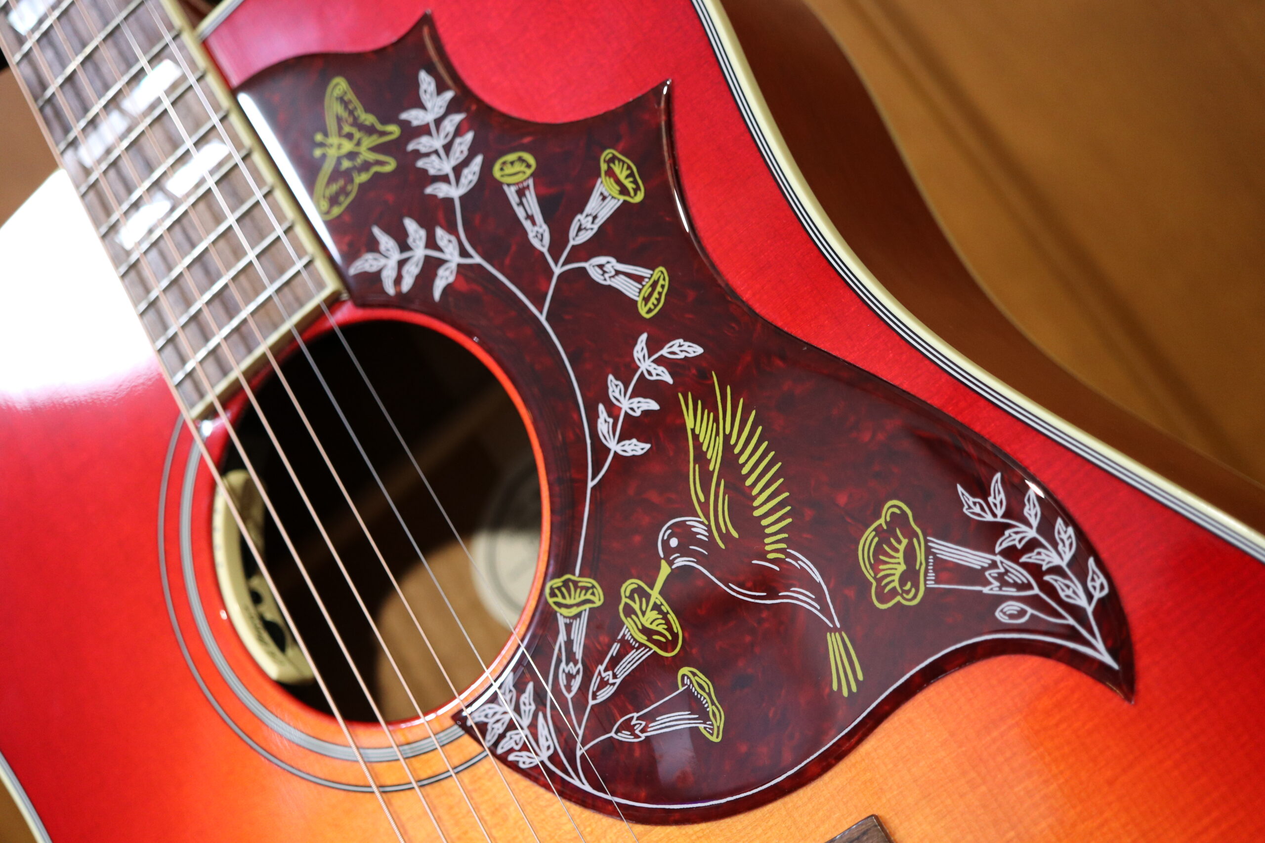 Gibson Hummingbirdのピックガードとサウンドホール
