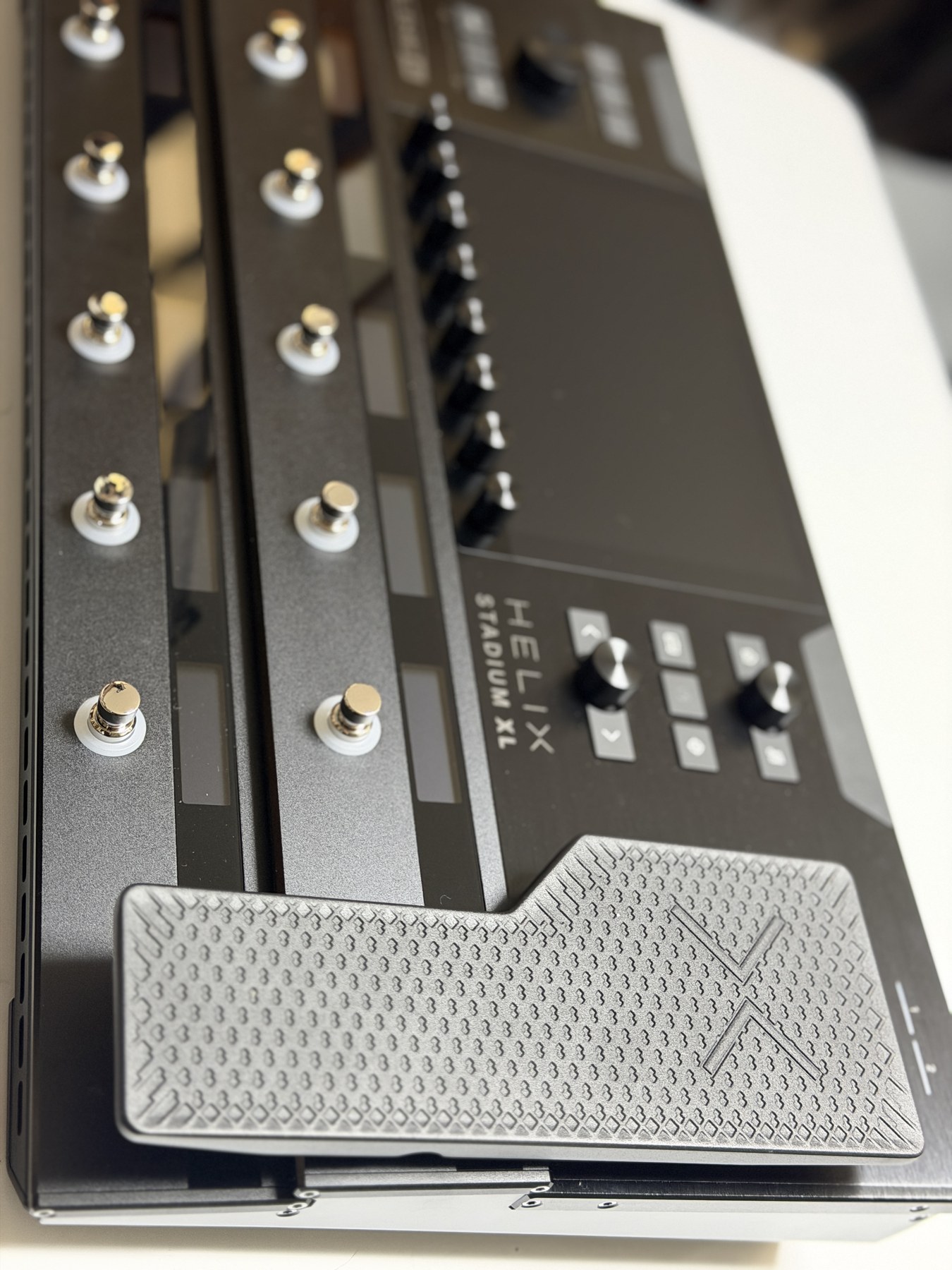 LINE 6 Helix Stadium XL:本体とペダル
