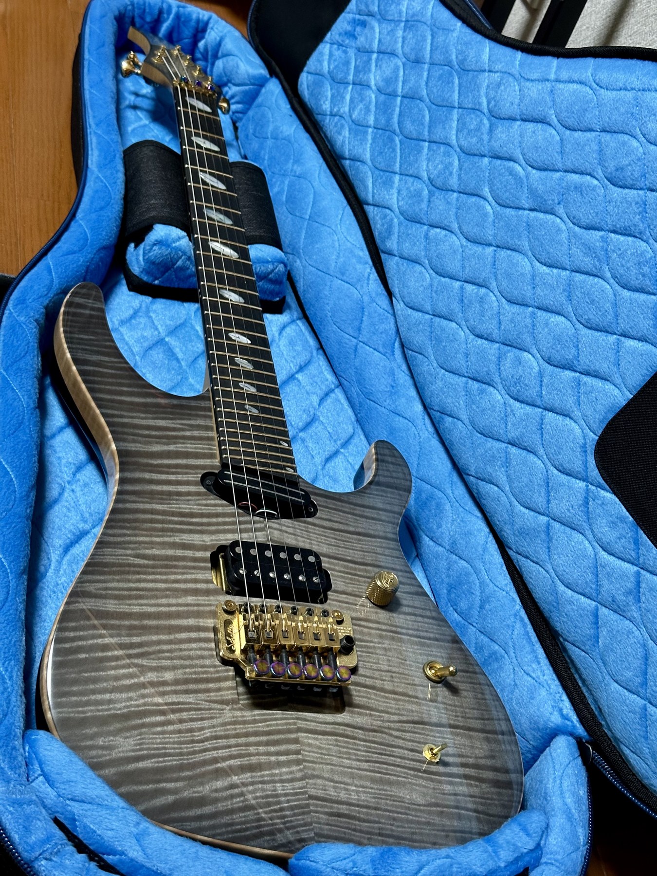 Caparison Super Horus:ボディからヘッドまで