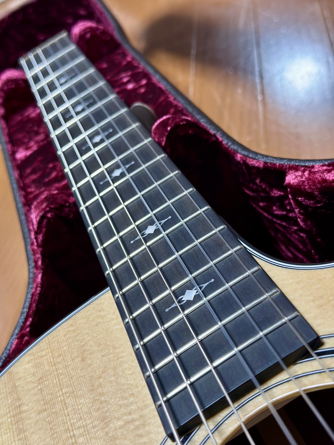 Taylor エレガット:指板とインレイ